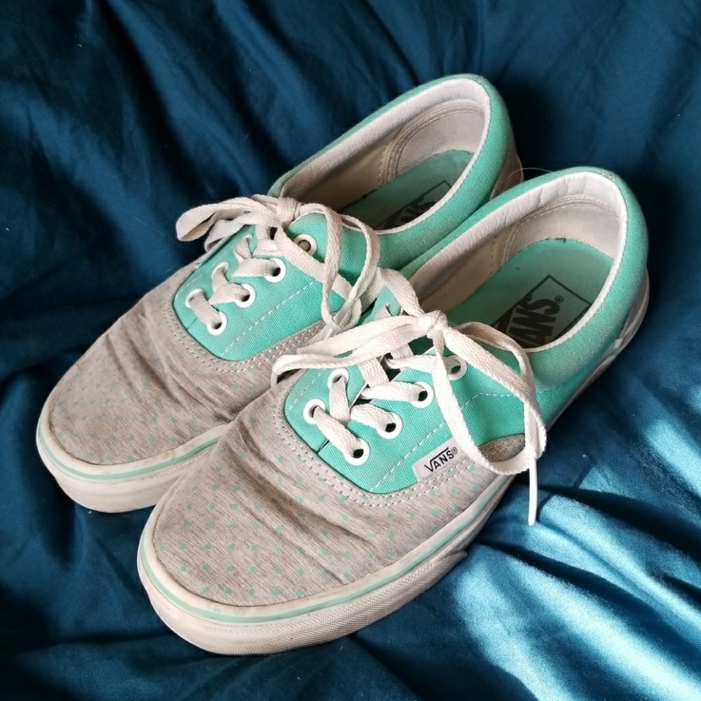 Shoes - Picture 2 of 4